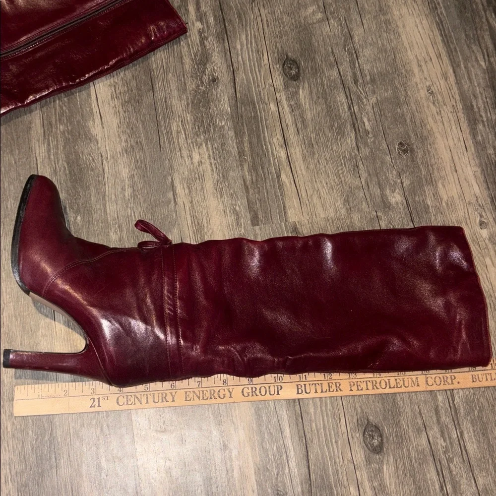 Vintage burgundy leather boots - woman’s size 6  Captivators brand / beautiful